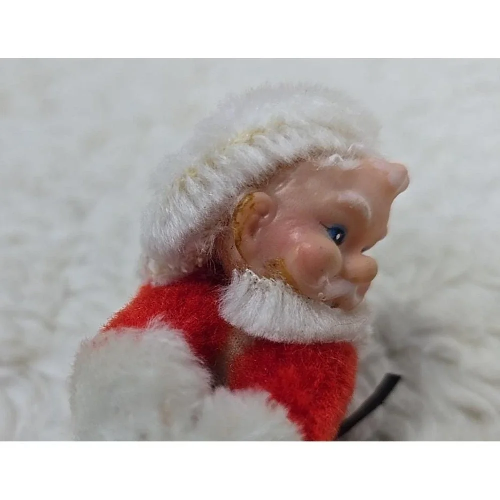 Vintage Santa Claus Pinching Hands Clip On 2